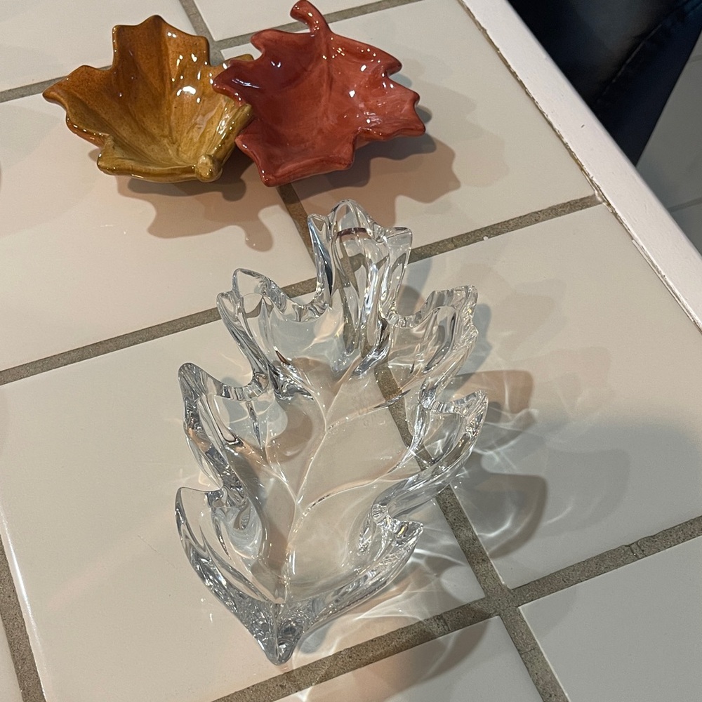 Elegant Glass Leaf Dish Set - Clear, Red, Gold